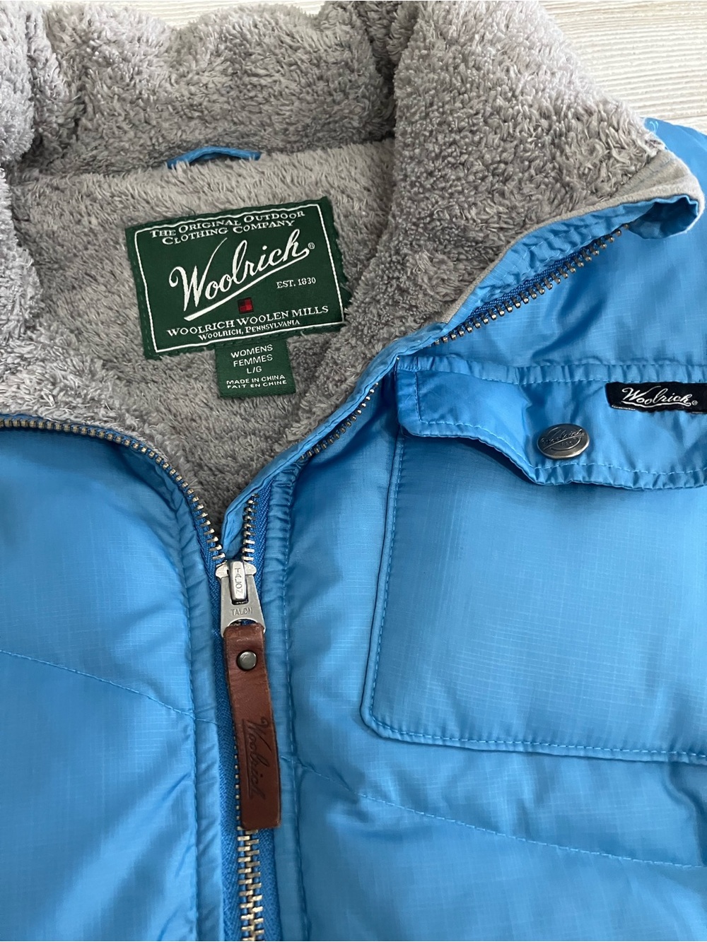 Woolrich Women’s Down Light Blue Puffer Vest  with Gray Sherpa Collar Large